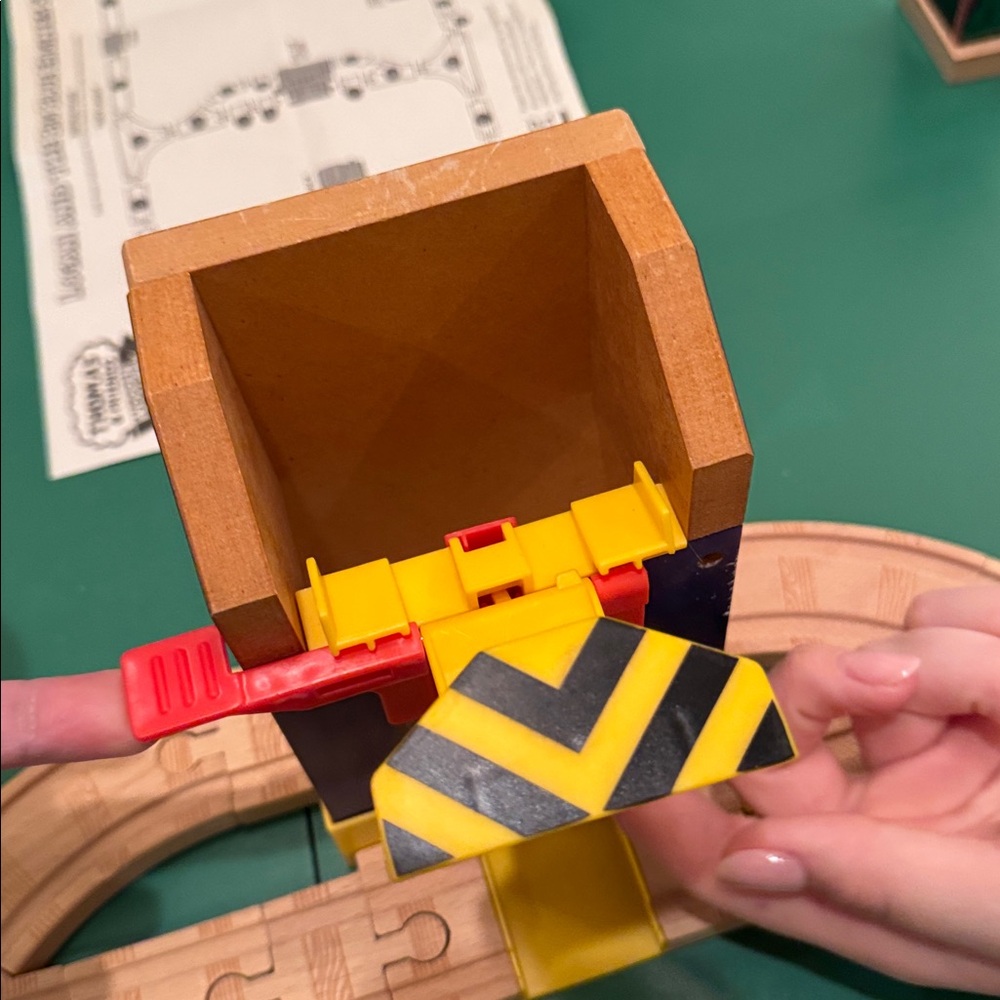 Thomas & Friends Wooden Railway Logan and the Big Blue Engines Set, EUC - Picture 7 of 9